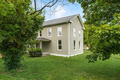 Homes For Sale - 8685 Lancaster Thornville Road<br/> Pleasantville, OH 43148