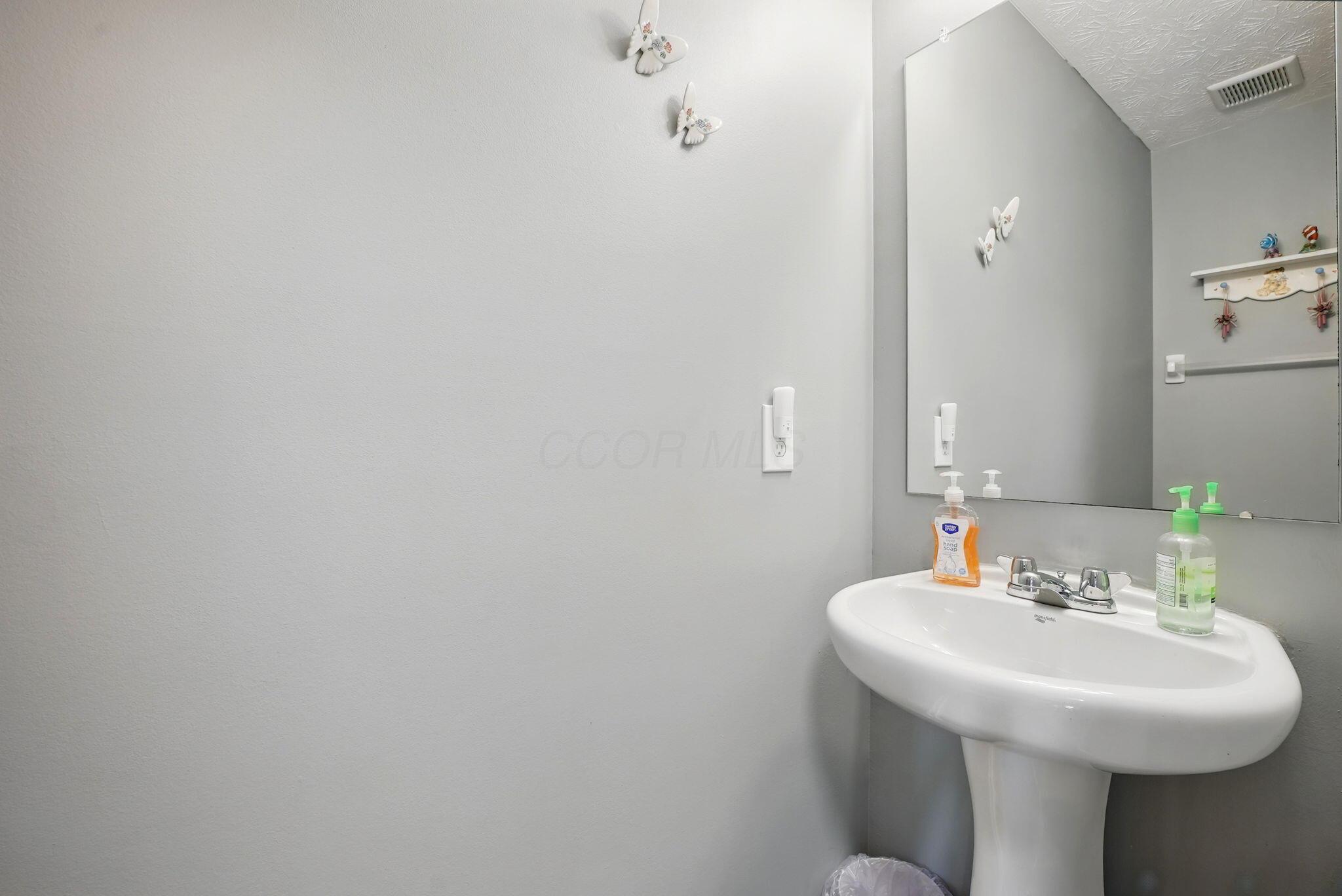 2328 Boston Mills Drive, Grove City, Ohio image 6