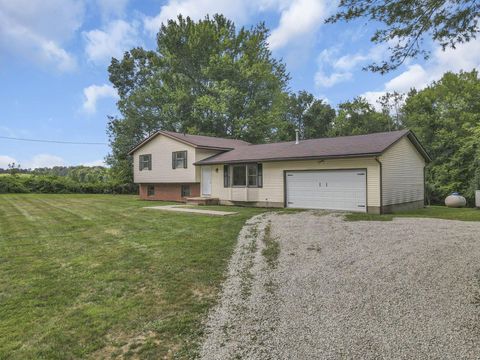 Photo of 13590 Sand Hollow Road SE, Thornville, OH 43076 (MLS # 225044471)