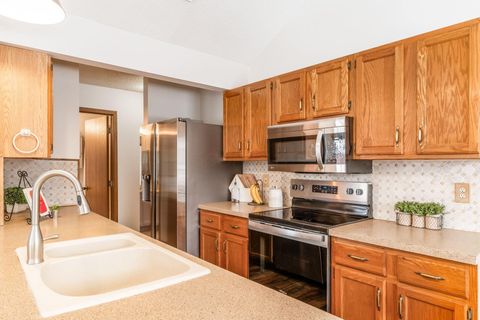 Tiny photo for 5600 Blendon View Court, Columbus, OH 43230 (MLS # 226003119)