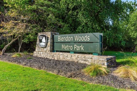 Tiny photo for 5600 Blendon View Court, Columbus, OH 43230 (MLS # 226003119)