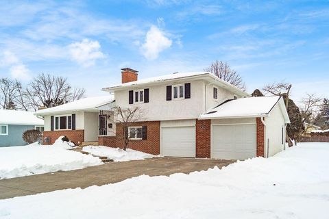Photo of 1811 Hove Road, Columbus, OH 43221 (MLS # 226002990)