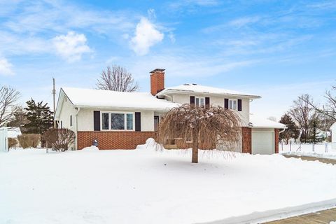 Tiny photo for 1811 Hove Road, Columbus, OH 43221 (MLS # 226002990)
