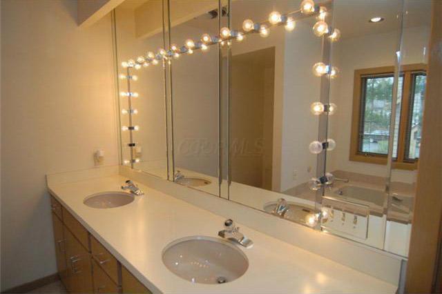 Dublin, Ohio 43017, United States, 3 Bedrooms Bedrooms, ,3 BathroomsBathrooms,Residential,Active,194019