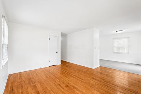Tiny photo for 1316 Cedarview Drive W, Springfield, OH 45503 (MLS # 225039506)