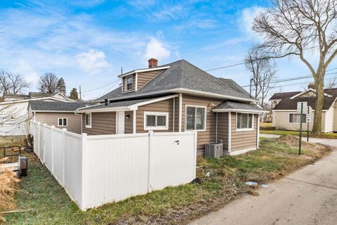 Tiny photo for 129 Park Street, Buckeye Lake, OH 43008 (MLS # 226000558)