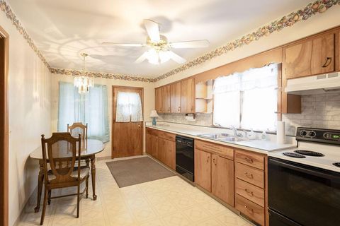 Tiny photo for 802 Coshocton Avenue, Mount Vernon, OH 43050 (MLS # 225045219)