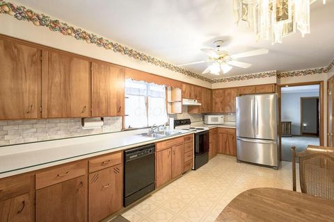 Tiny photo for 802 Coshocton Avenue, Mount Vernon, OH 43050 (MLS # 225045219)