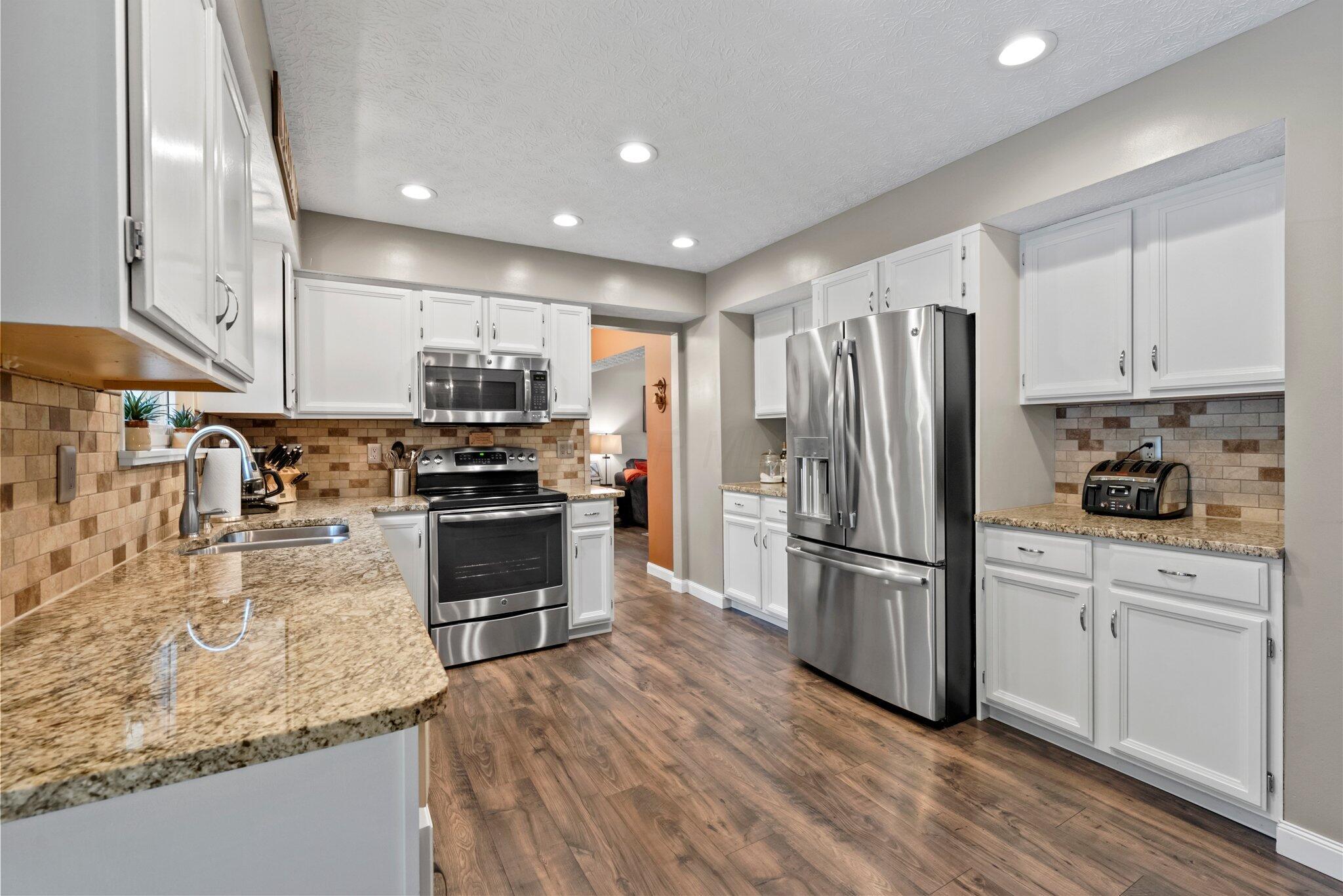 2556 Cowall Drive, Hilliard, Ohio image 10