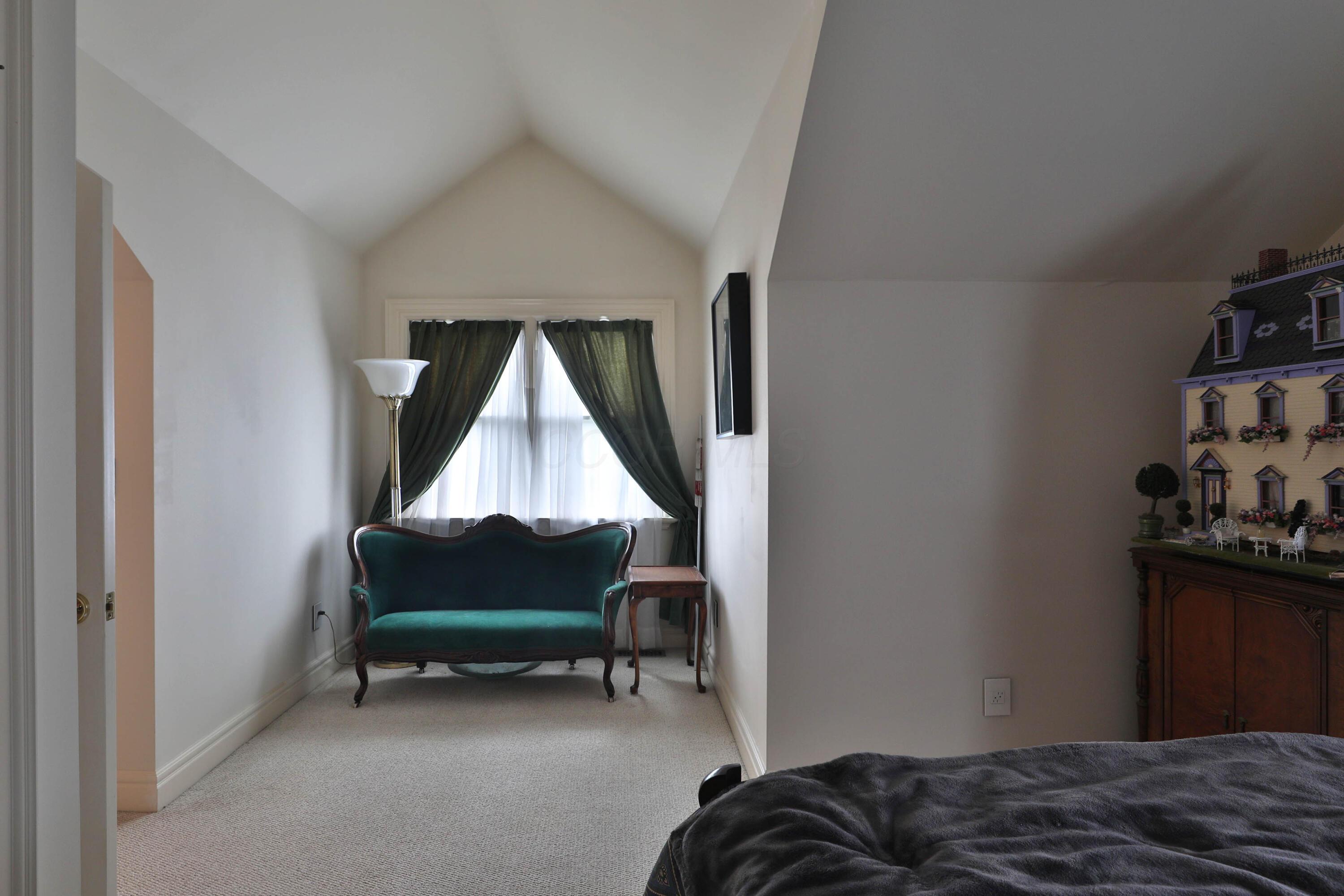 Columbus, Ohio, 43202, United States, 3 Bedrooms Bedrooms, ,4 BathroomsBathrooms,Residential,Active,2041814