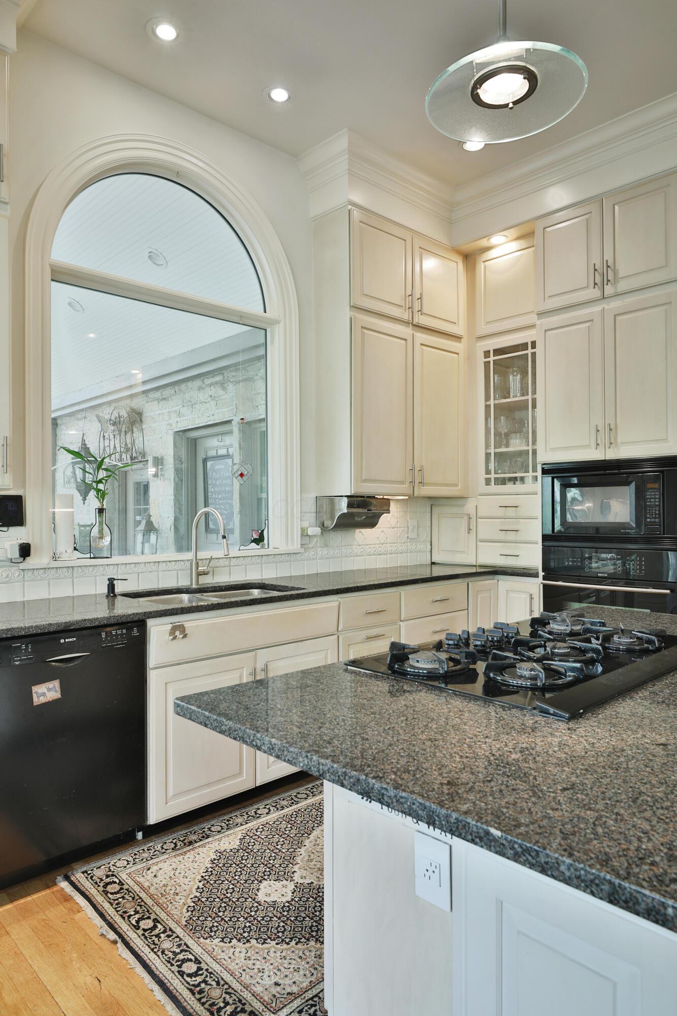Columbus, Ohio, 43202, United States, 3 Bedrooms Bedrooms, ,4 BathroomsBathrooms,Residential,Active,2041814