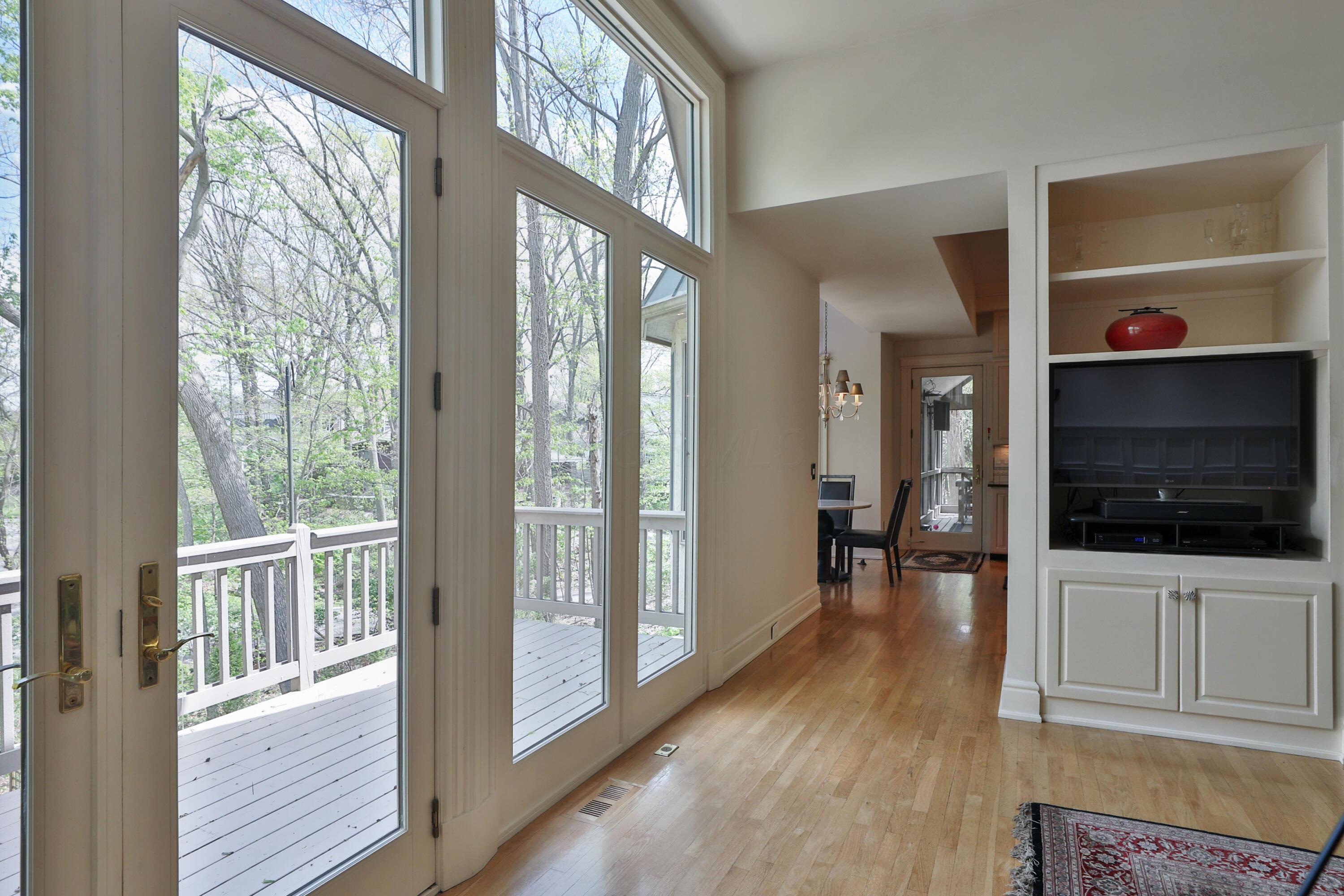 Columbus, Ohio, 43202, United States, 3 Bedrooms Bedrooms, ,4 BathroomsBathrooms,Residential,Active,2041814
