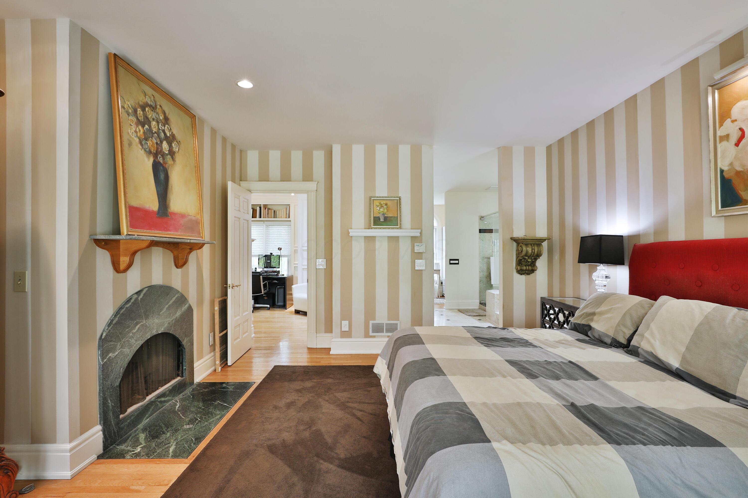 Columbus, Ohio, 43202, United States, 3 Bedrooms Bedrooms, ,4 BathroomsBathrooms,Residential,Active,2041814
