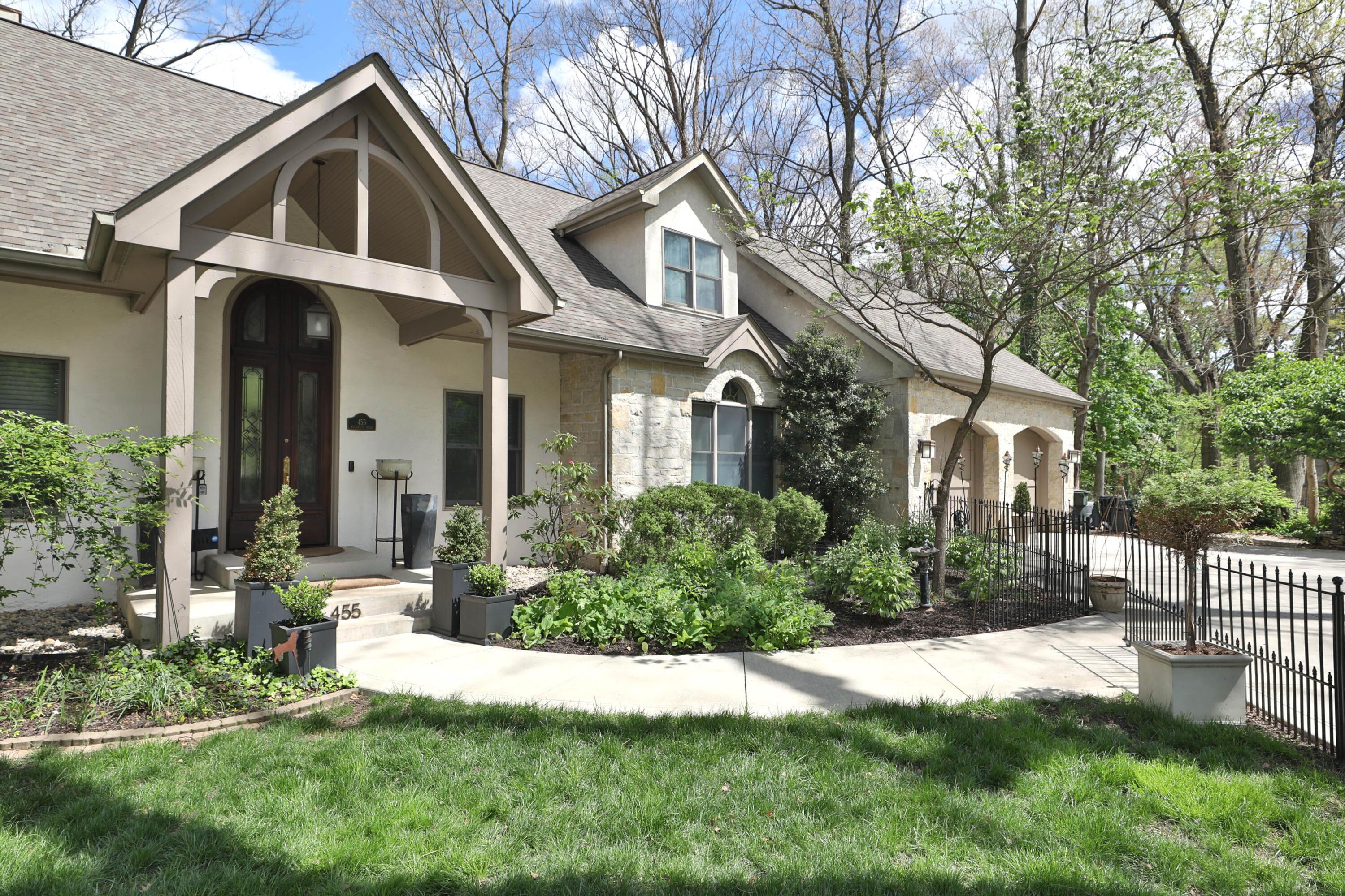 Columbus, Ohio, 43202, United States, 3 Bedrooms Bedrooms, ,4 BathroomsBathrooms,Residential,Active,2041814