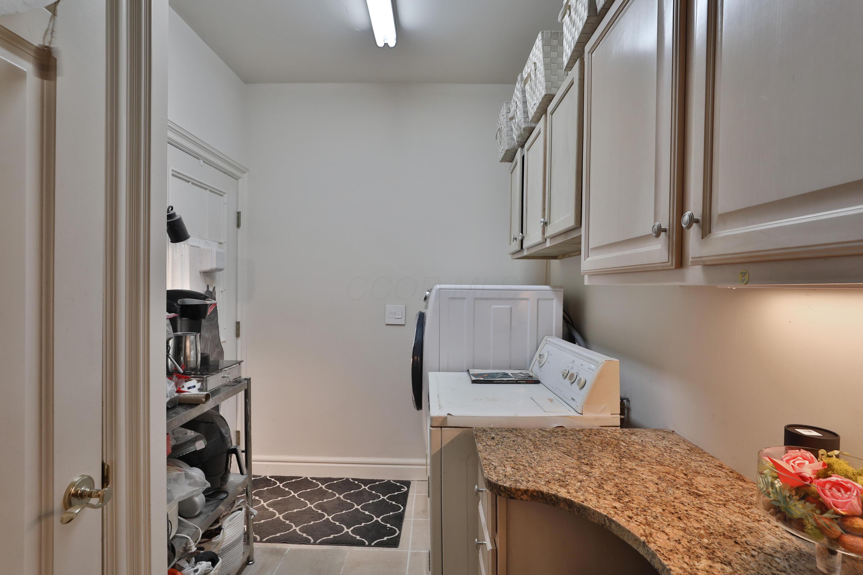 Columbus, Ohio, 43202, United States, 3 Bedrooms Bedrooms, ,4 BathroomsBathrooms,Residential,Active,2041814