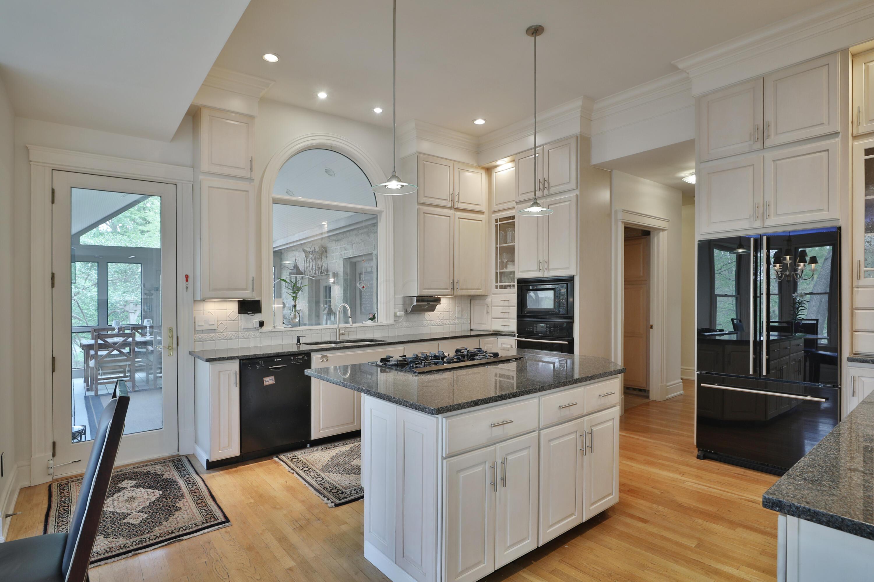 Columbus, Ohio, 43202, United States, 3 Bedrooms Bedrooms, ,4 BathroomsBathrooms,Residential,Active,2041814