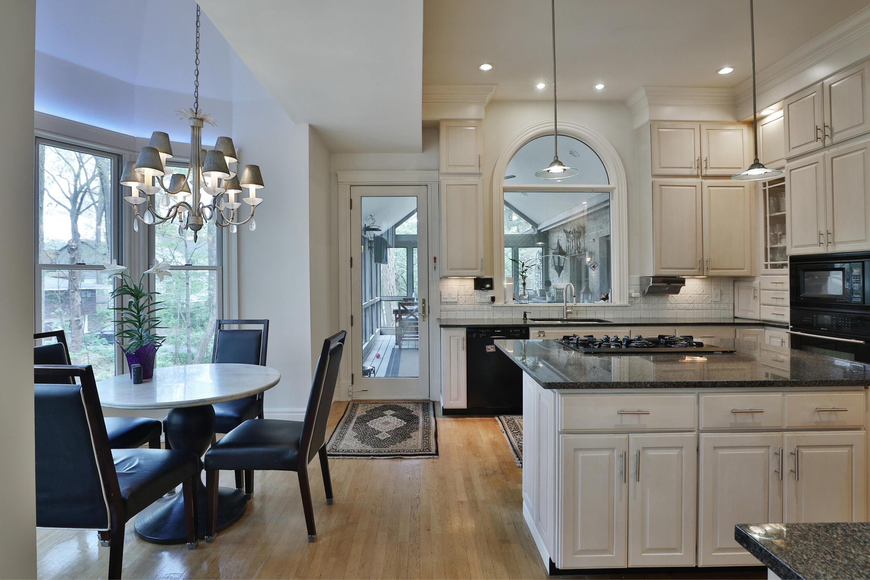 Columbus, Ohio, 43202, United States, 3 Bedrooms Bedrooms, ,4 BathroomsBathrooms,Residential,Active,2041814