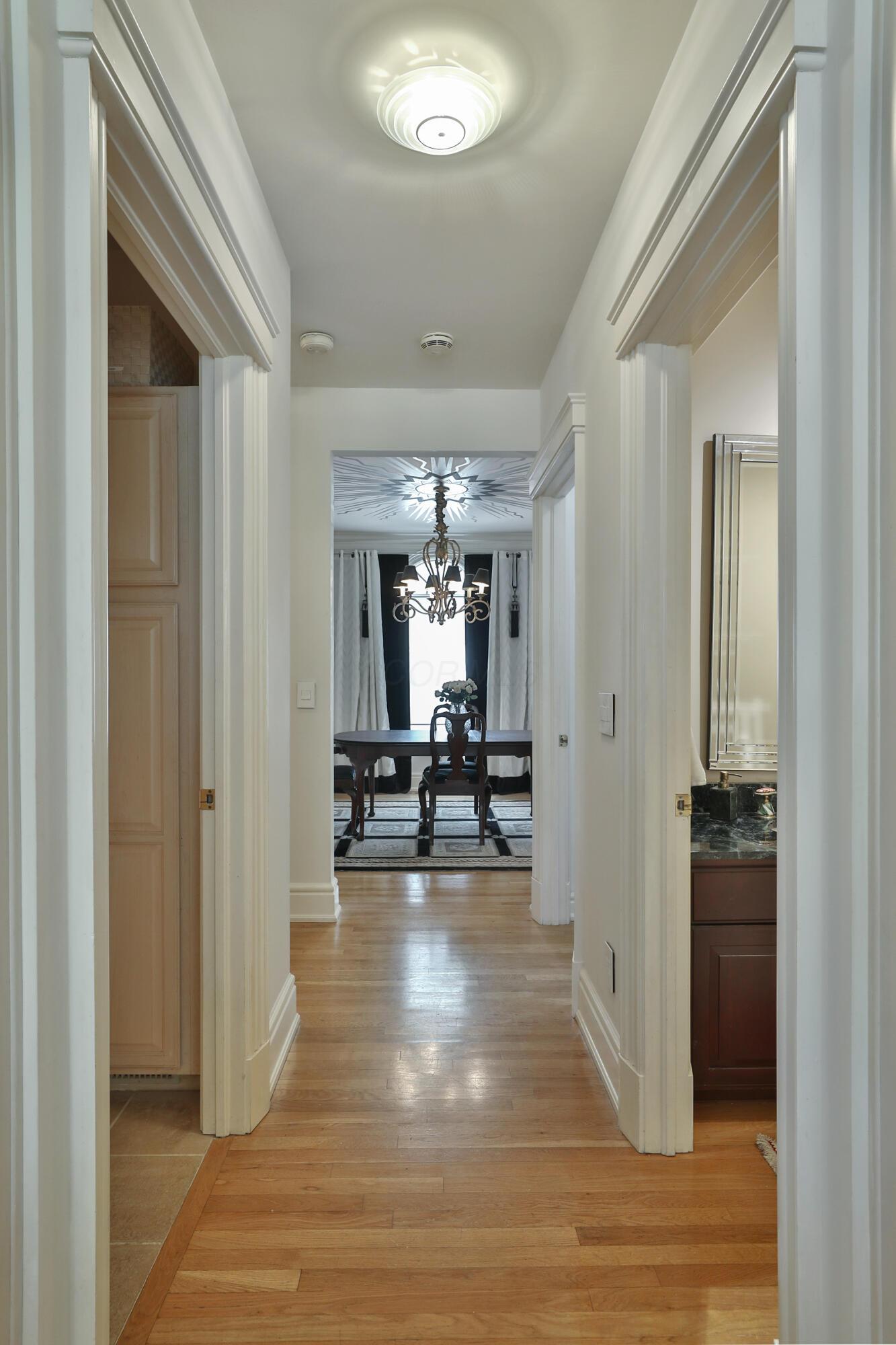 Columbus, Ohio, 43202, United States, 3 Bedrooms Bedrooms, ,4 BathroomsBathrooms,Residential,Active,2041814
