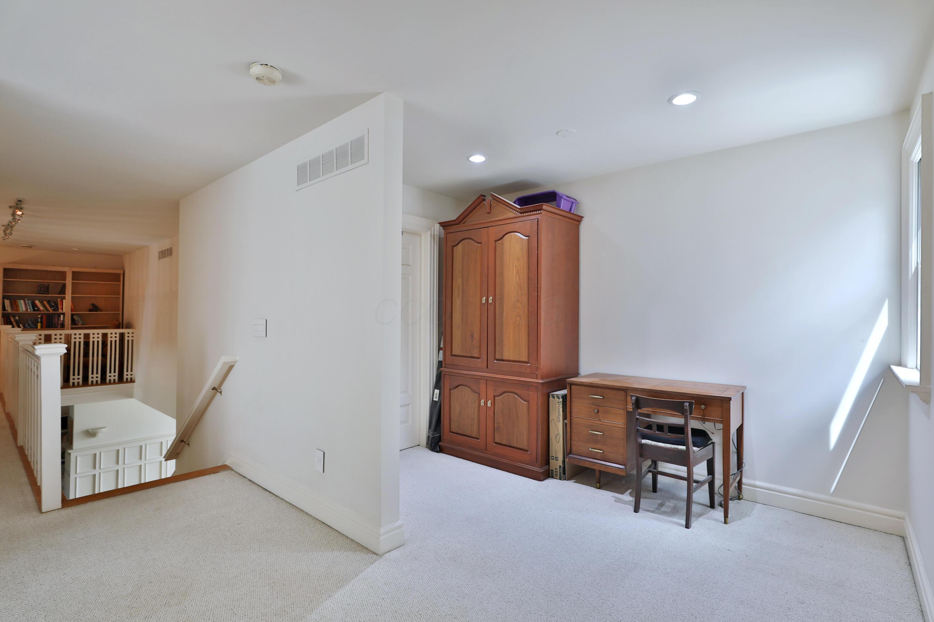 Columbus, Ohio, 43202, United States, 3 Bedrooms Bedrooms, ,4 BathroomsBathrooms,Residential,Active,2041814