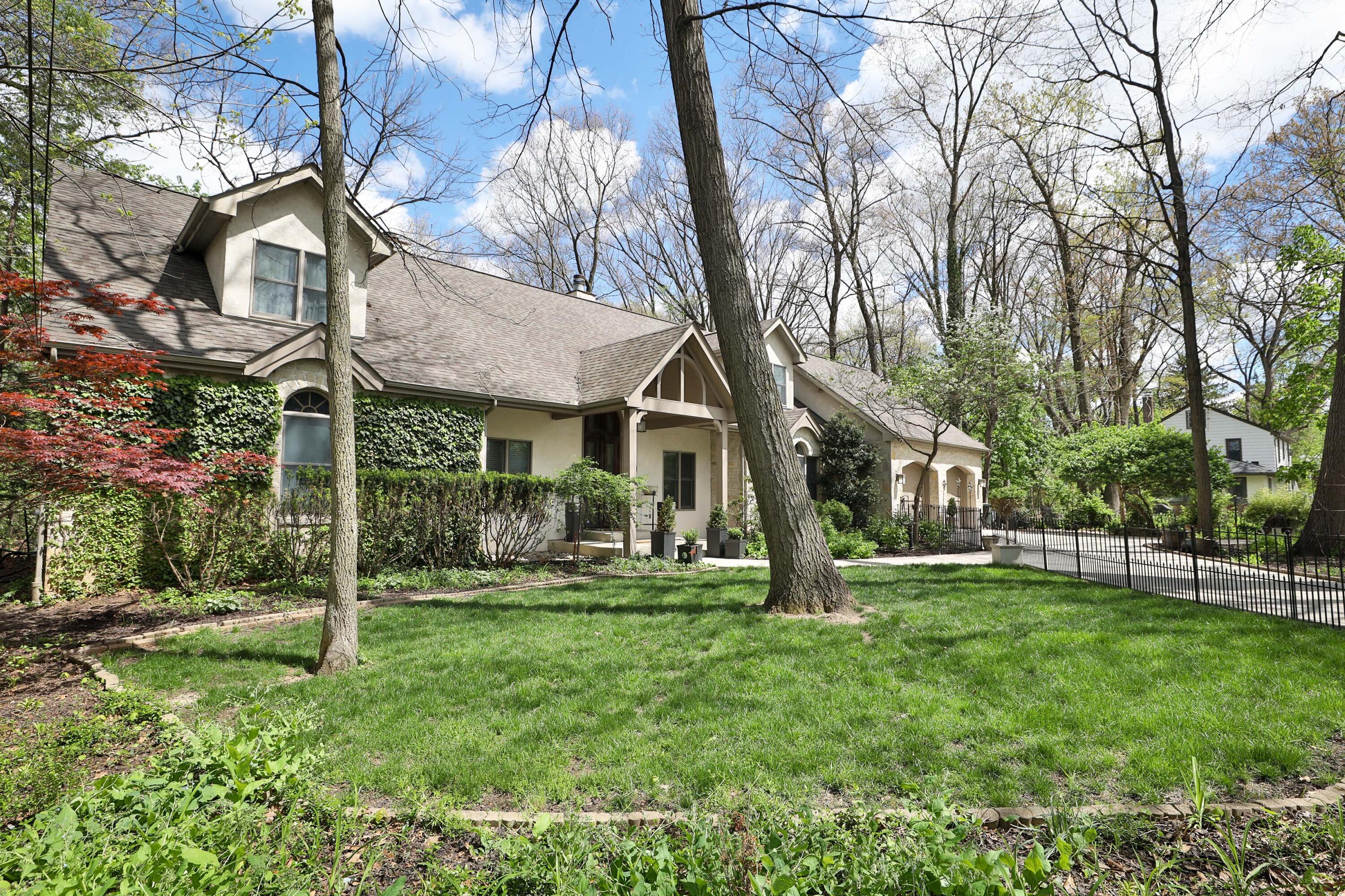 Columbus, Ohio, 43202, United States, 3 Bedrooms Bedrooms, ,4 BathroomsBathrooms,Residential,Active,2041814