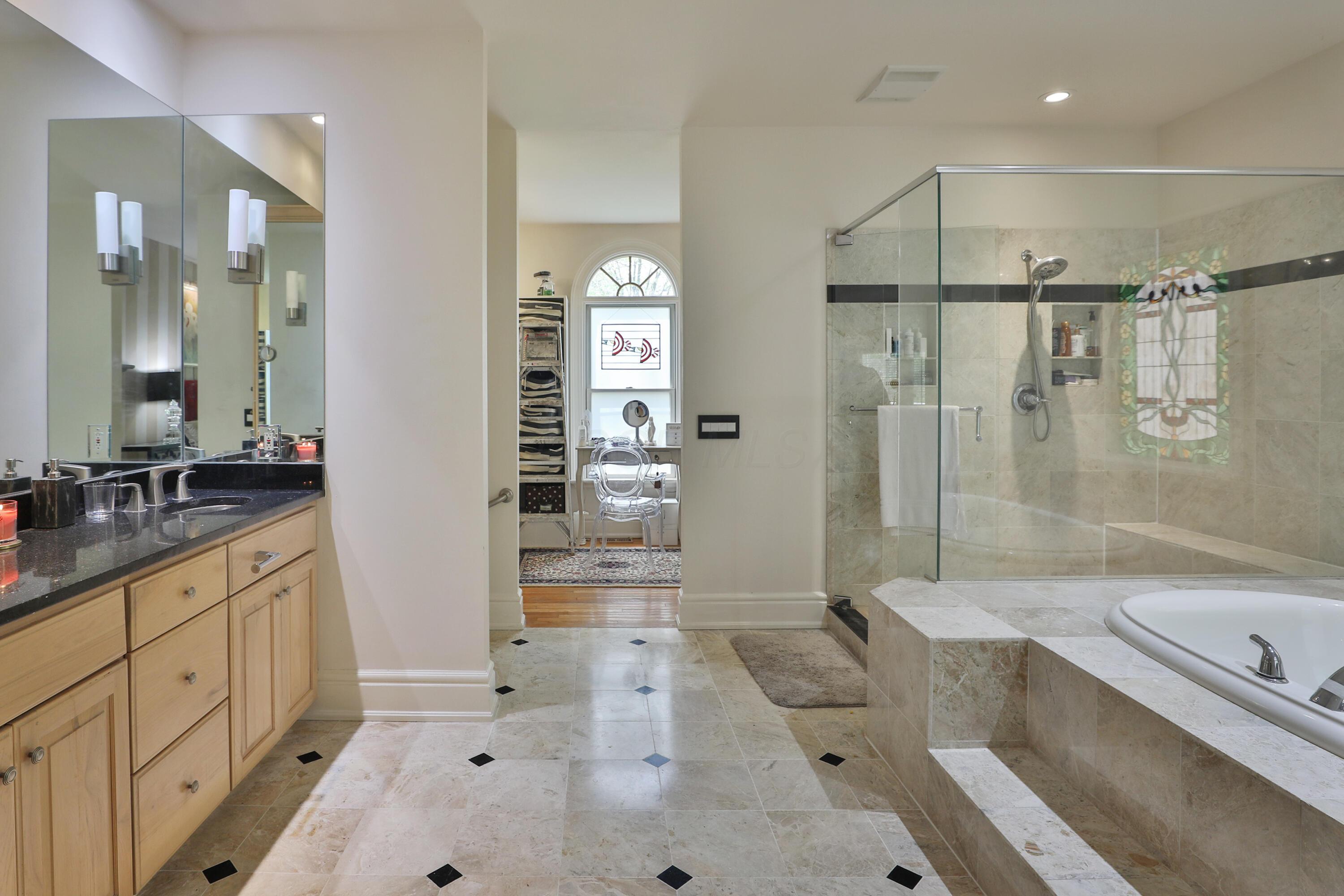 Columbus, Ohio, 43202, United States, 3 Bedrooms Bedrooms, ,4 BathroomsBathrooms,Residential,Active,2041814
