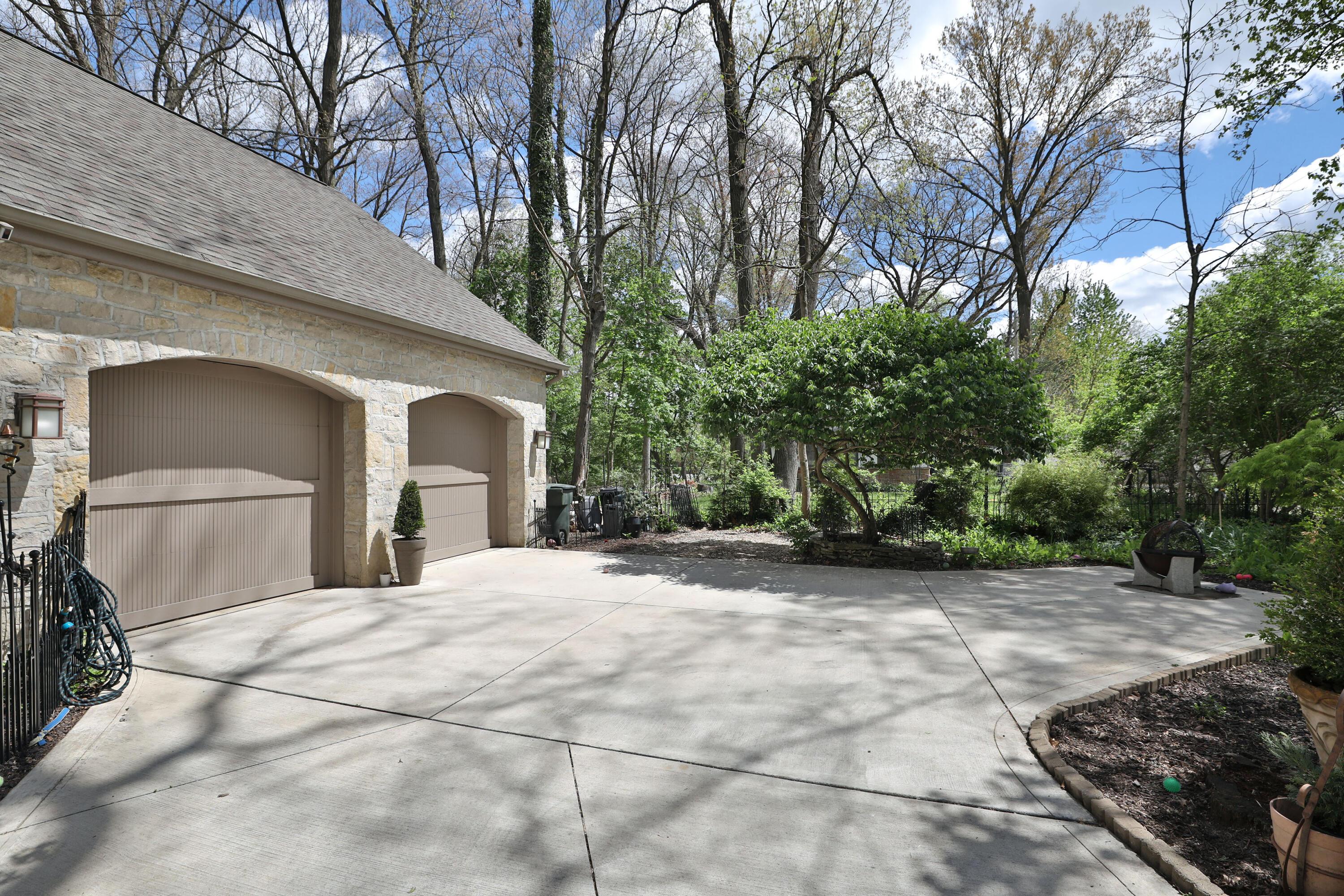 Columbus, Ohio, 43202, United States, 3 Bedrooms Bedrooms, ,4 BathroomsBathrooms,Residential,Active,2041814