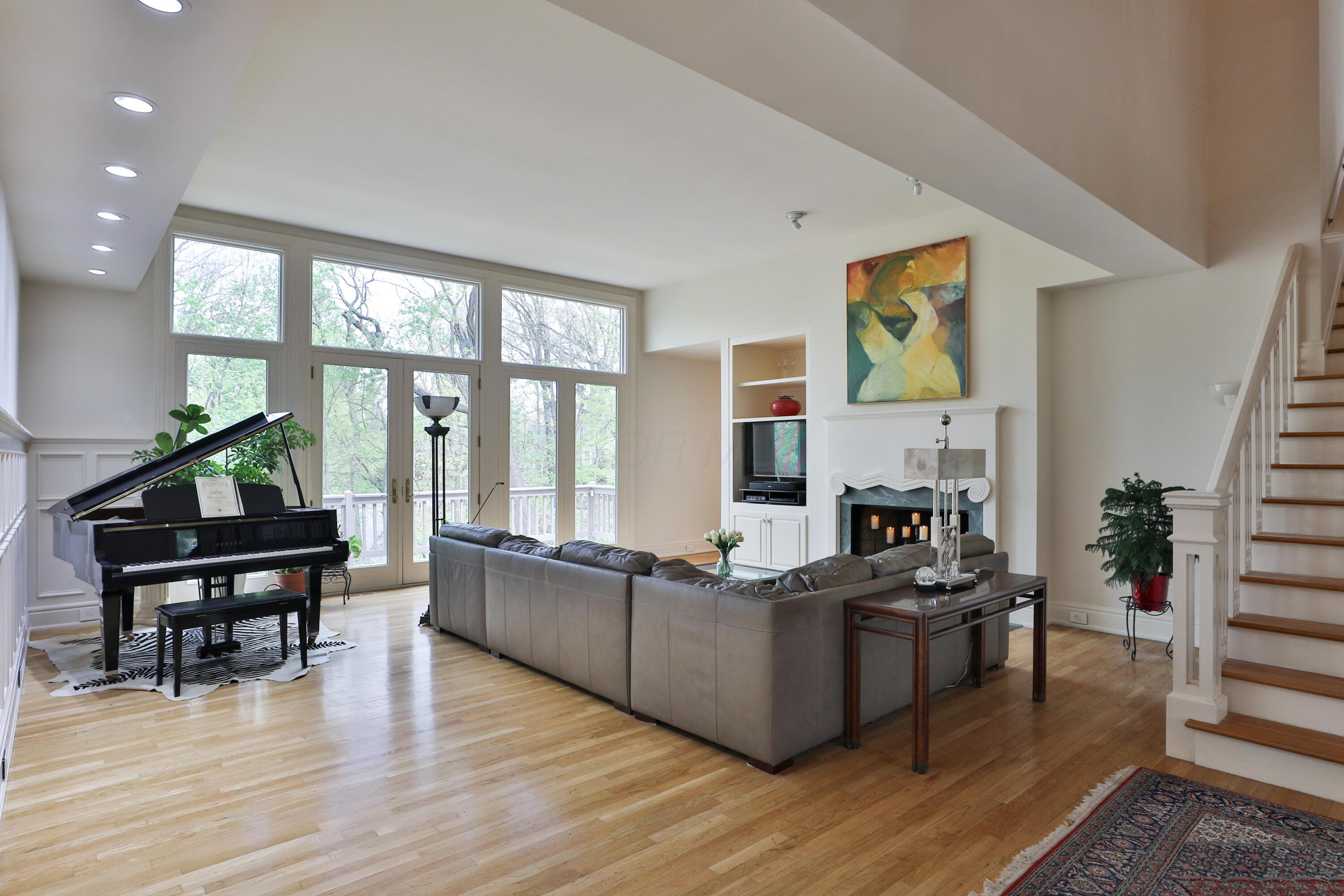 Columbus, Ohio, 43202, United States, 3 Bedrooms Bedrooms, ,4 BathroomsBathrooms,Residential,Active,2041814