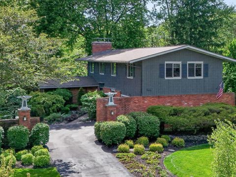 Photo of 1915 Brandywine Drive, Columbus, OH 43220 (MLS # 226017073)