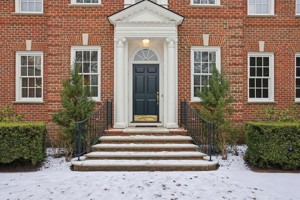 Photo of 16 Wiveliscombe, New Albany, OH 43054 (MLS # 226002214)