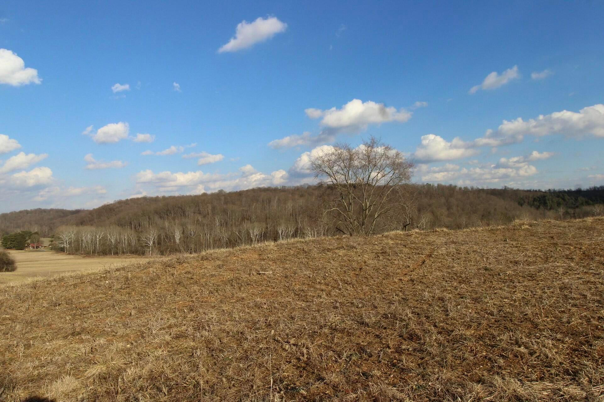 2552 Clearcreek Road, Lancaster, Ohio image 40