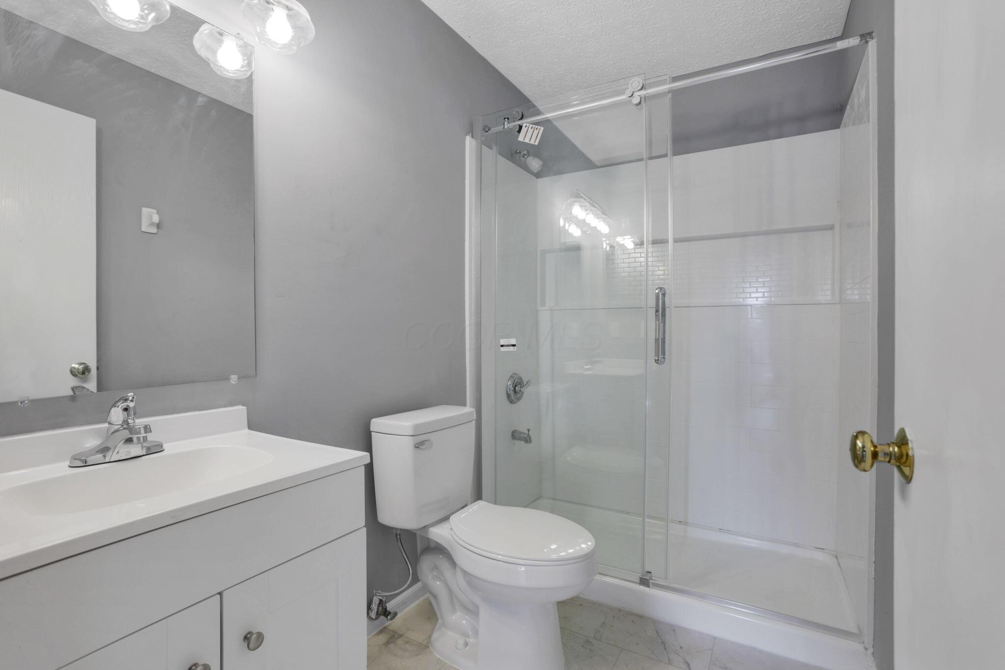 8680 Olenbrook Drive, Lewis Center, Ohio image 36