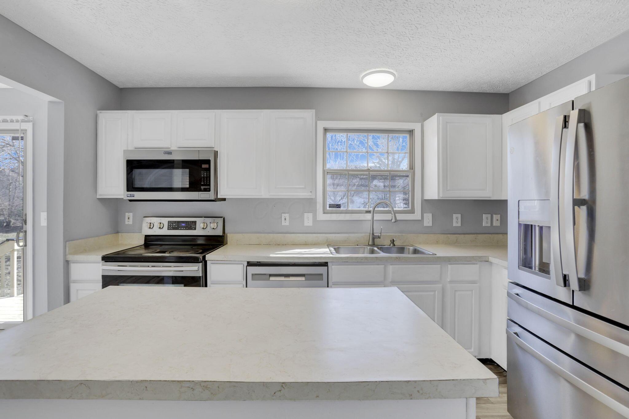 8680 Olenbrook Drive, Lewis Center, Ohio image 21