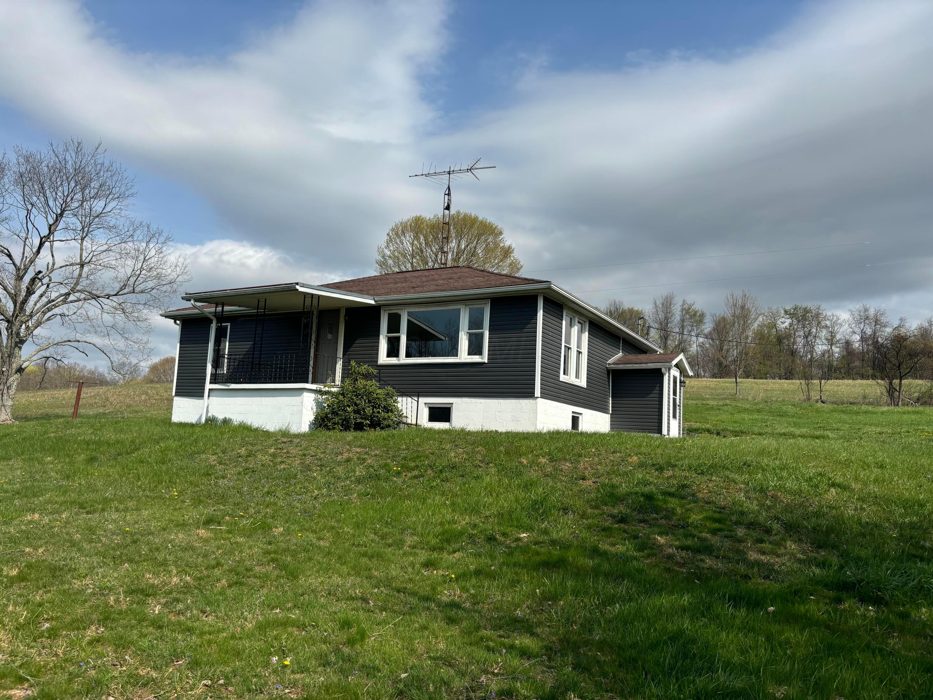 4174 Mainesville Rd Road, Junction City, Ohio image 1