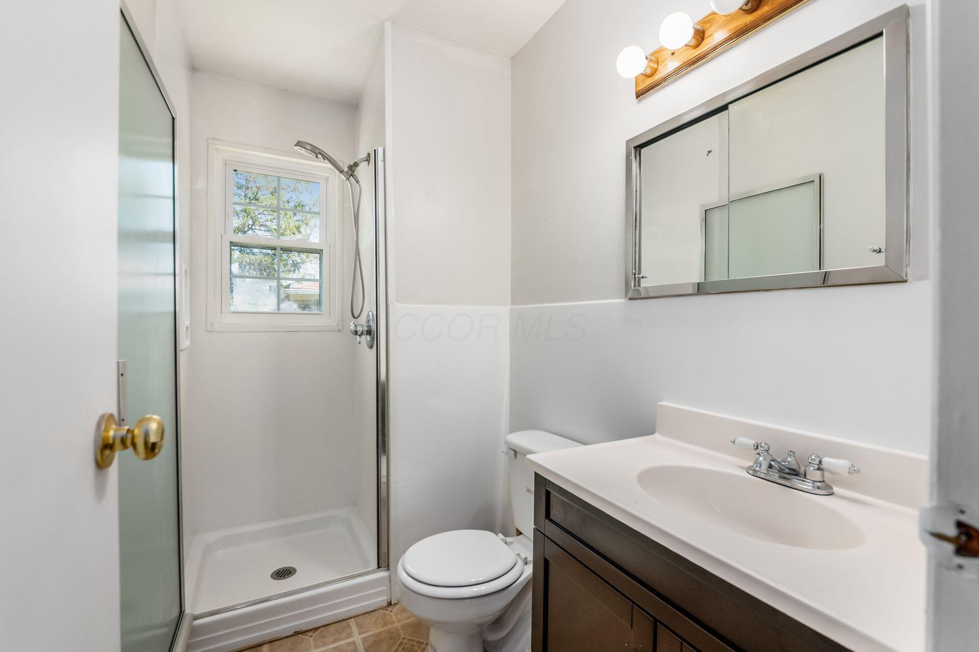 3950 Monterey Drive, Grove City, Ohio image 22