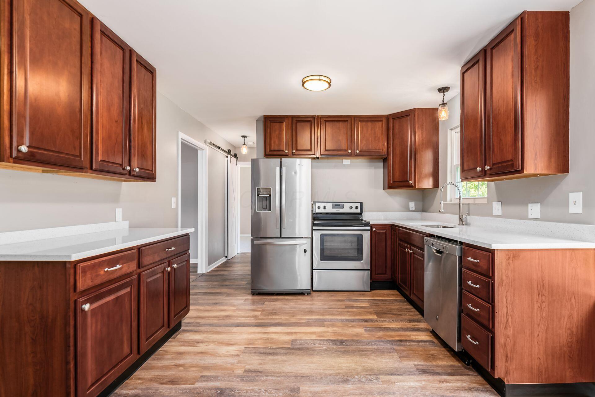 3950 Monterey Drive, Grove City, Ohio image 5