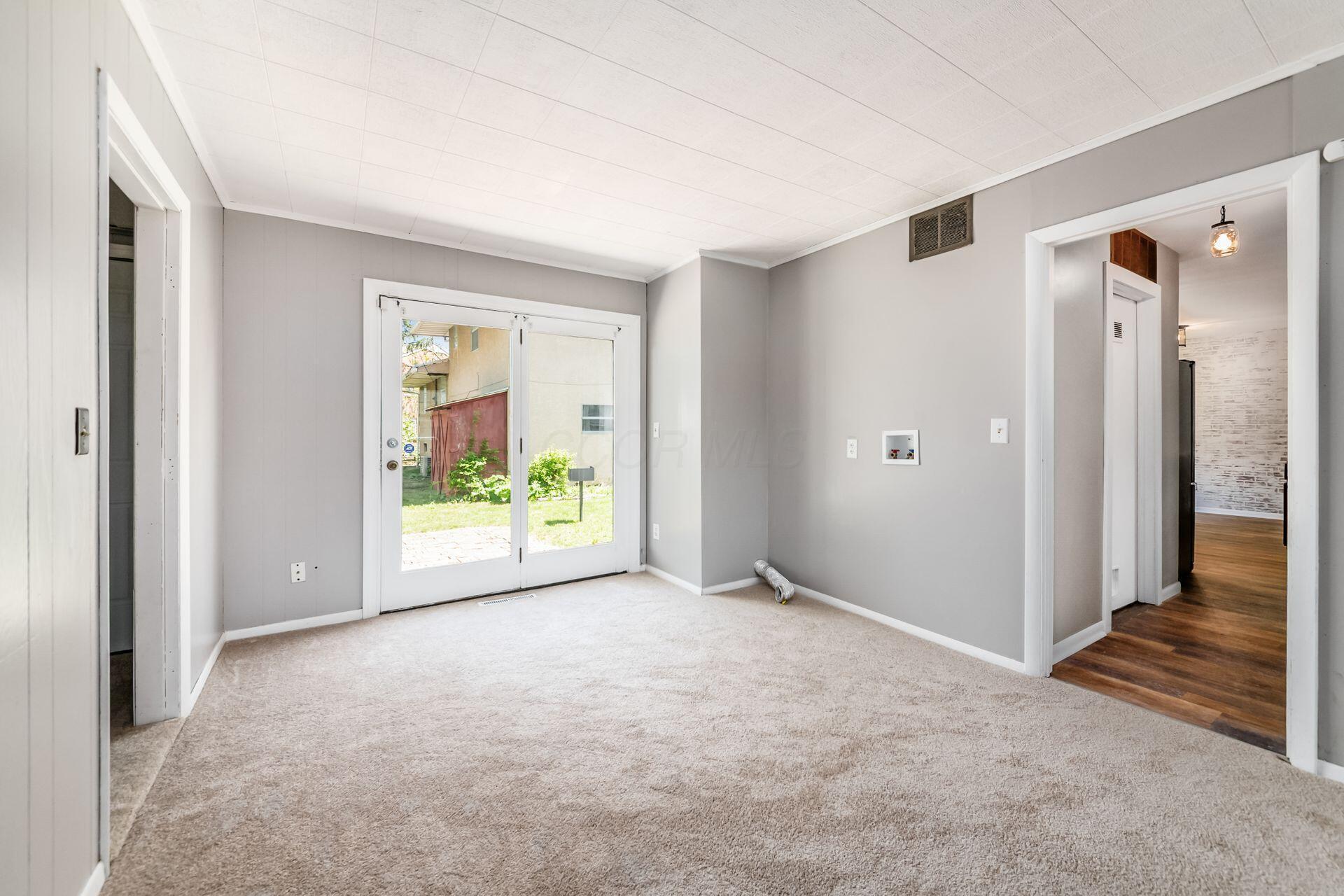 3950 Monterey Drive, Grove City, Ohio image 17