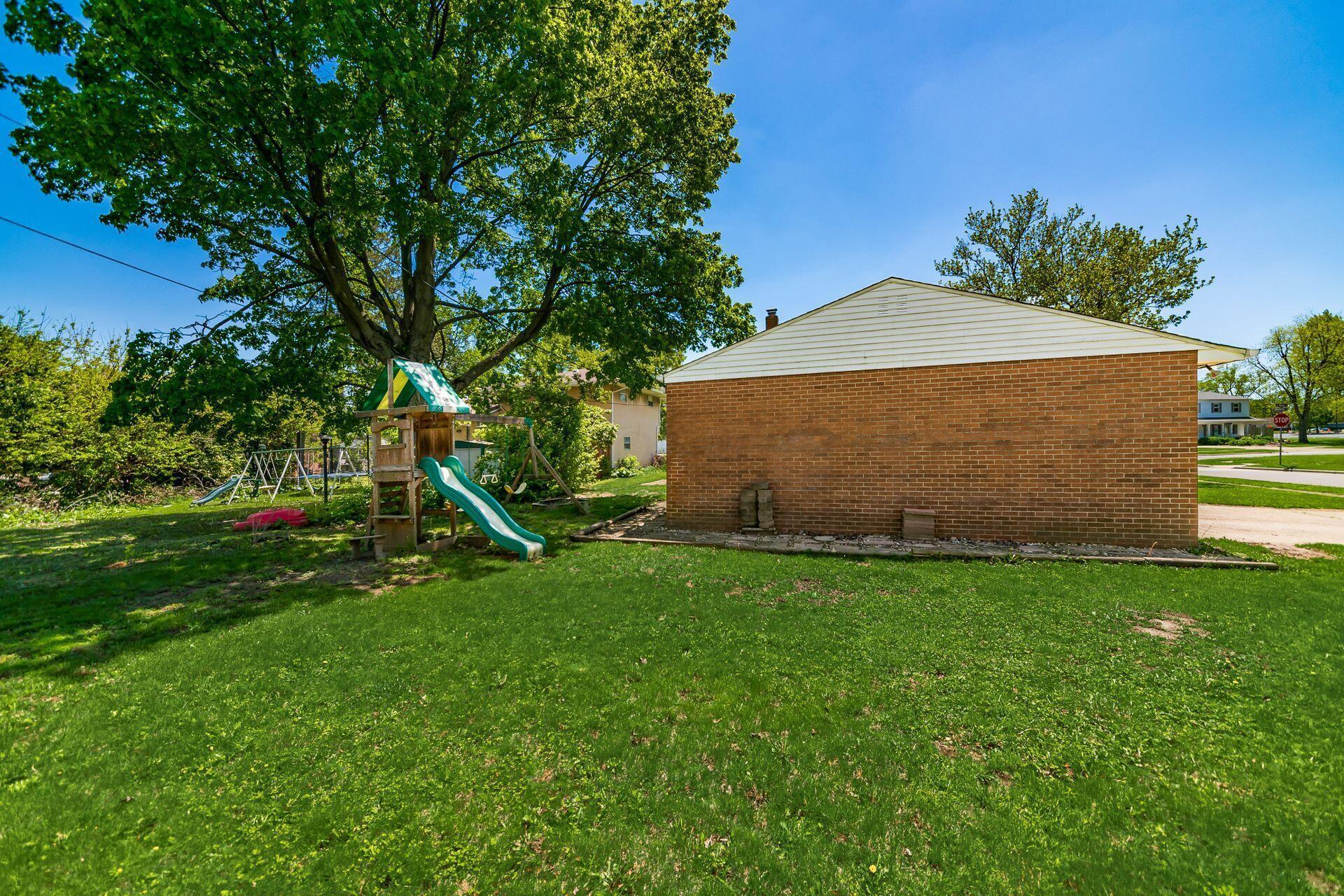 3950 Monterey Drive, Grove City, Ohio image 32