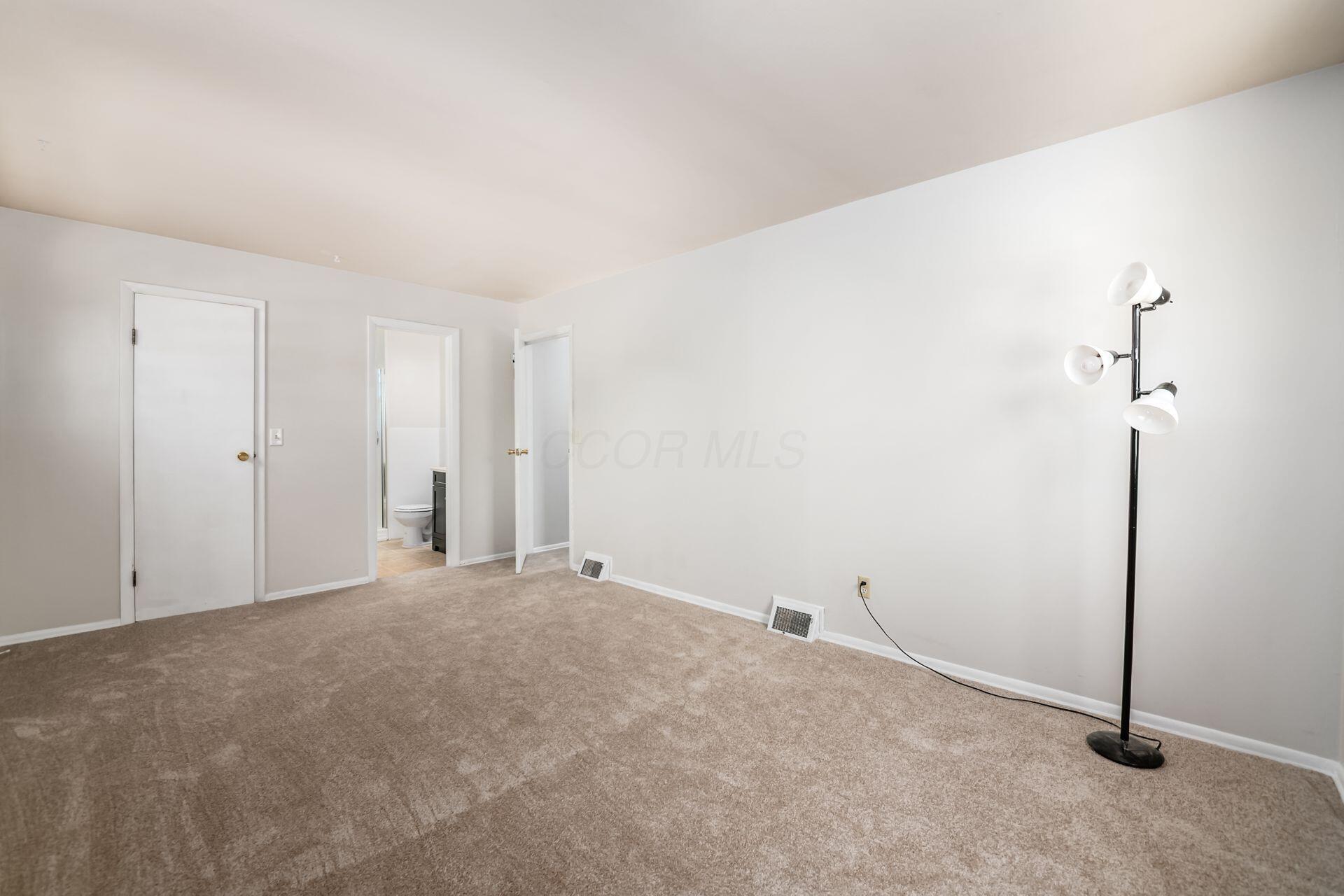 3950 Monterey Drive, Grove City, Ohio image 21