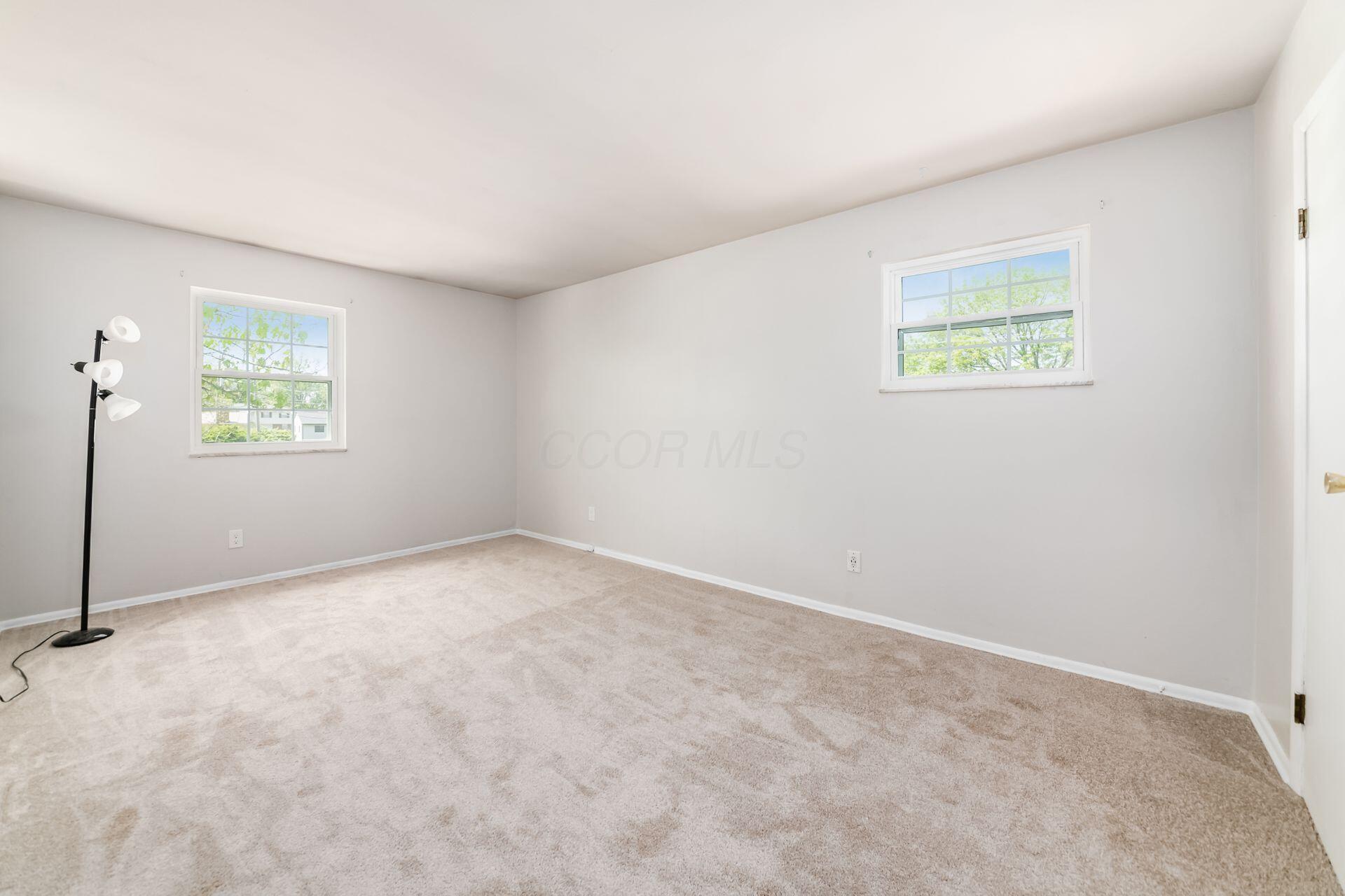 3950 Monterey Drive, Grove City, Ohio image 20