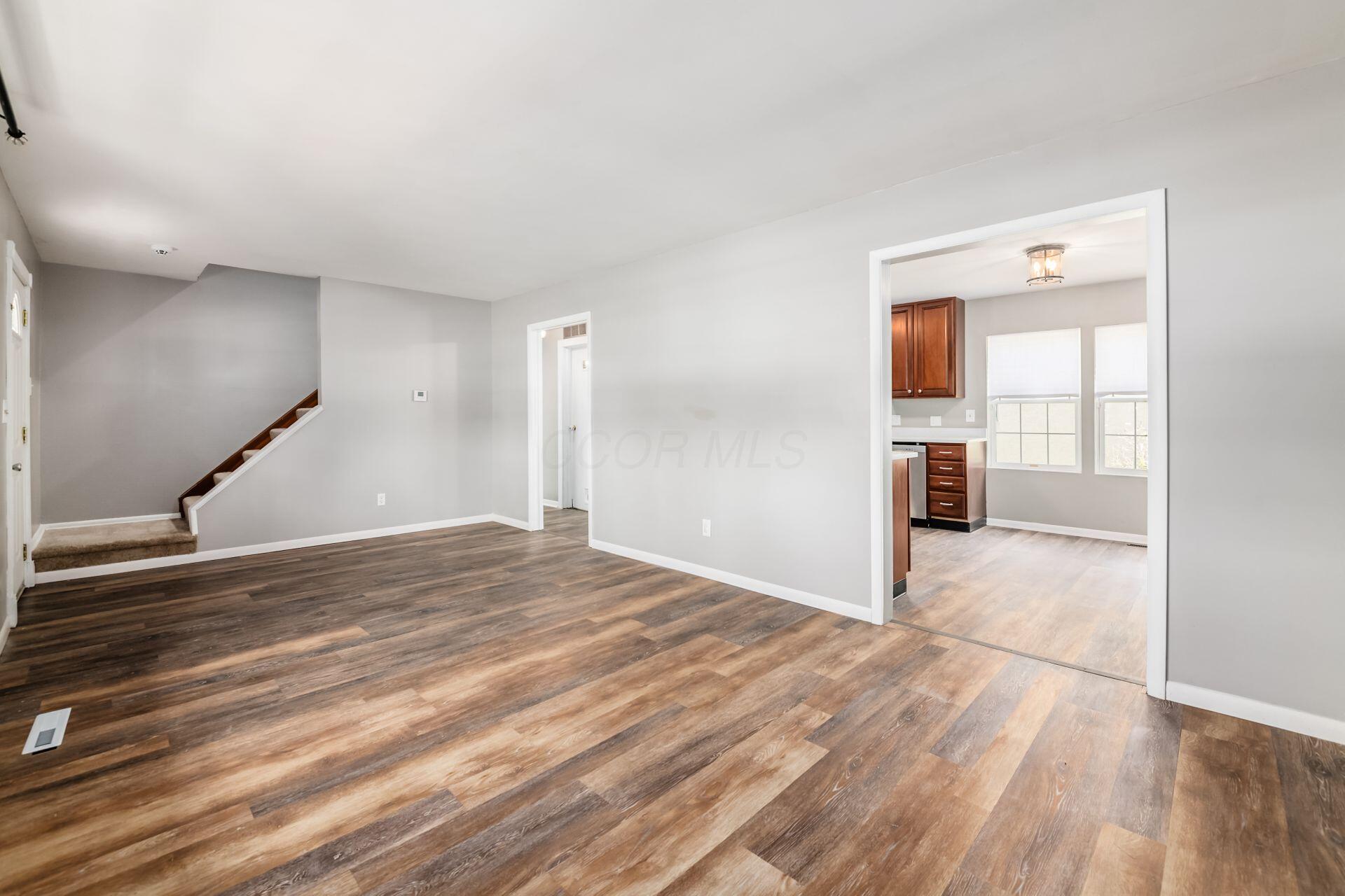 3950 Monterey Drive, Grove City, Ohio image 12