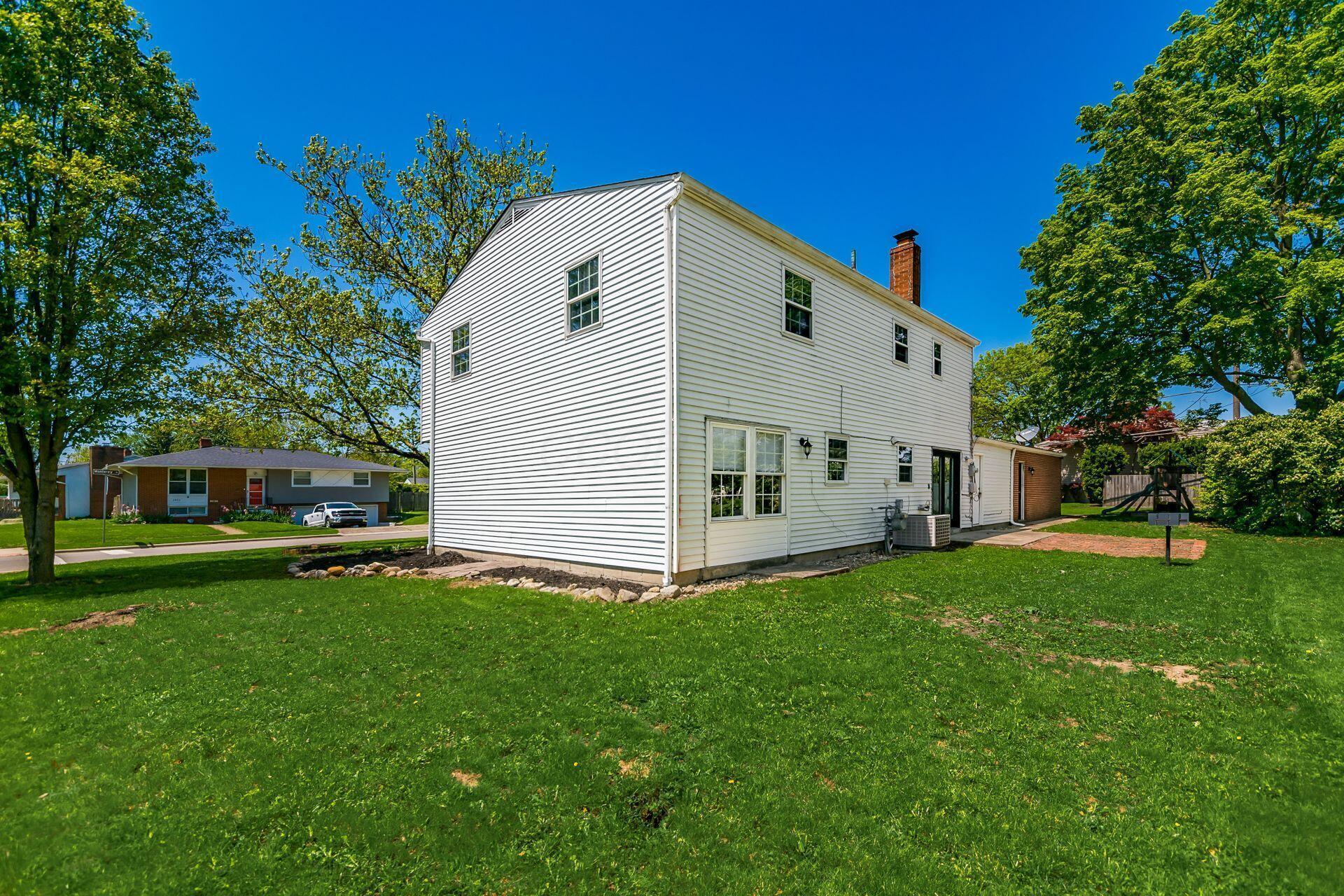 3950 Monterey Drive, Grove City, Ohio image 31
