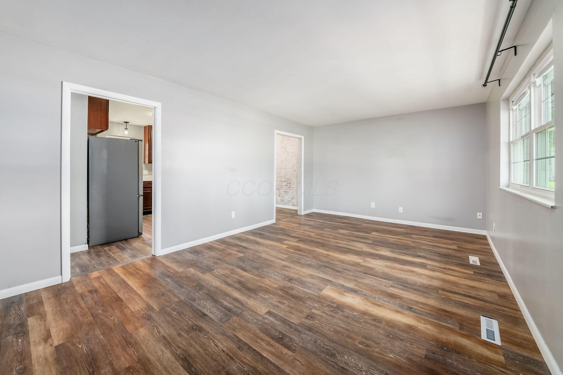 3950 Monterey Drive, Grove City, Ohio image 11
