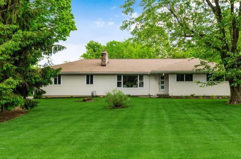Photo of 1486 Hickory Run Drive, Columbus, OH 43204 (MLS # 226016309)