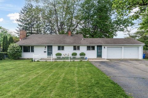 Photo of 337 Highfield Drive, Columbus, OH 43214 (MLS # 226012319)