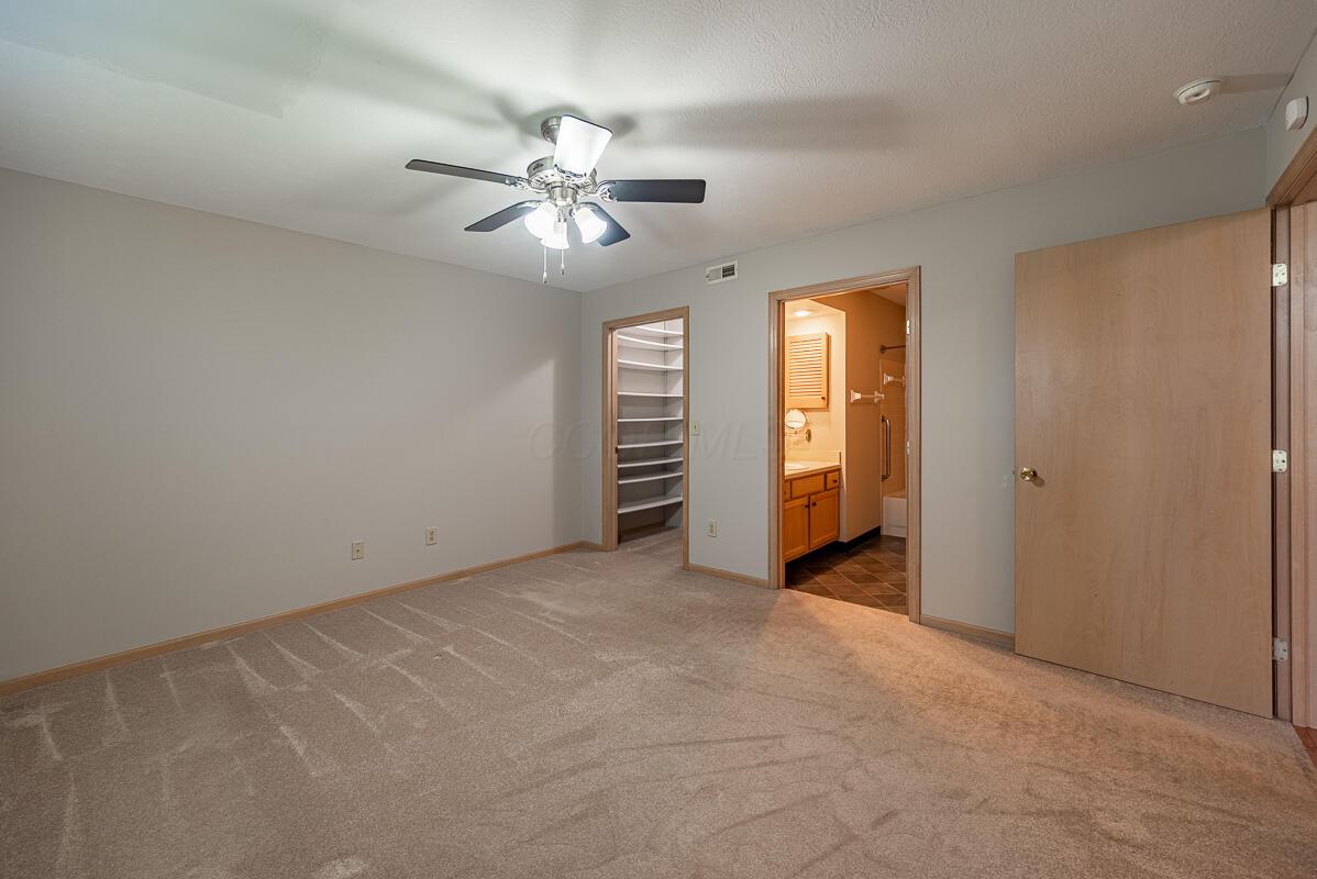 2390 Huntmaster Lane, Grove City, Ohio image 27