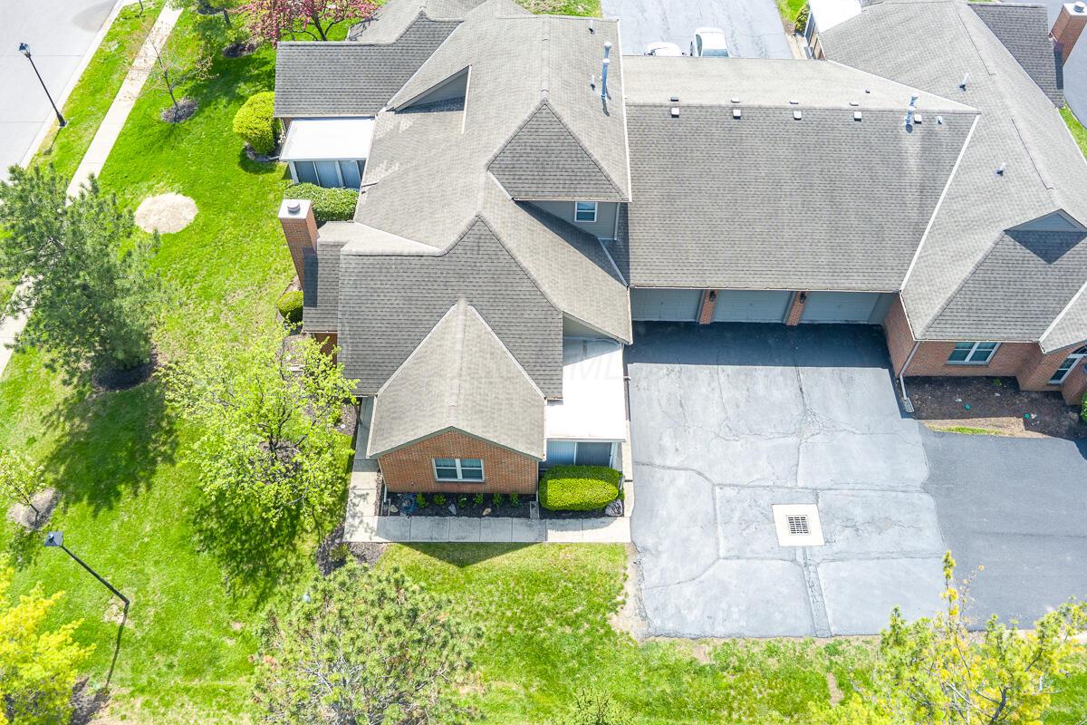 2390 Huntmaster Lane, Grove City, Ohio image 33