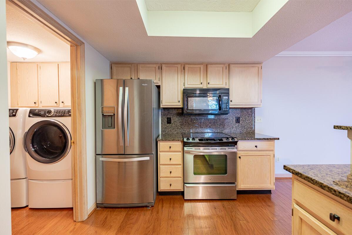 2390 Huntmaster Lane, Grove City, Ohio image 23
