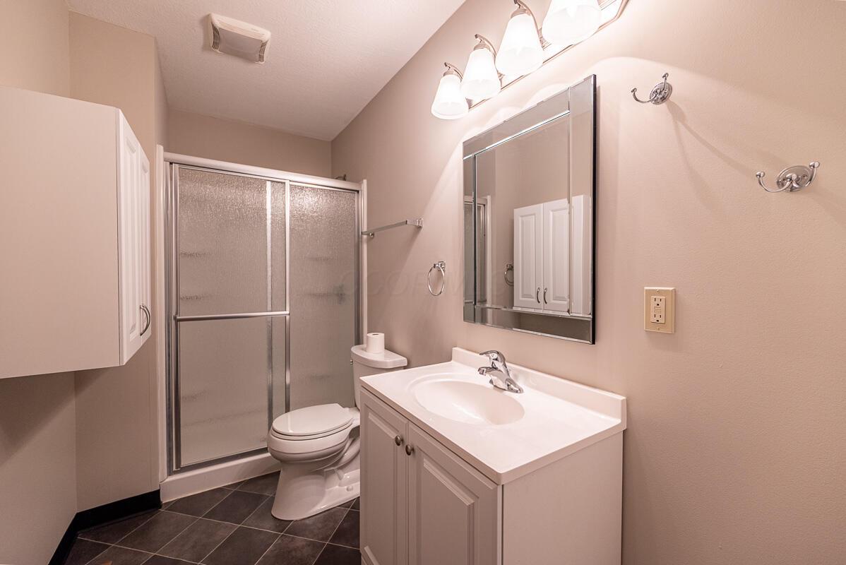 2390 Huntmaster Lane, Grove City, Ohio image 31