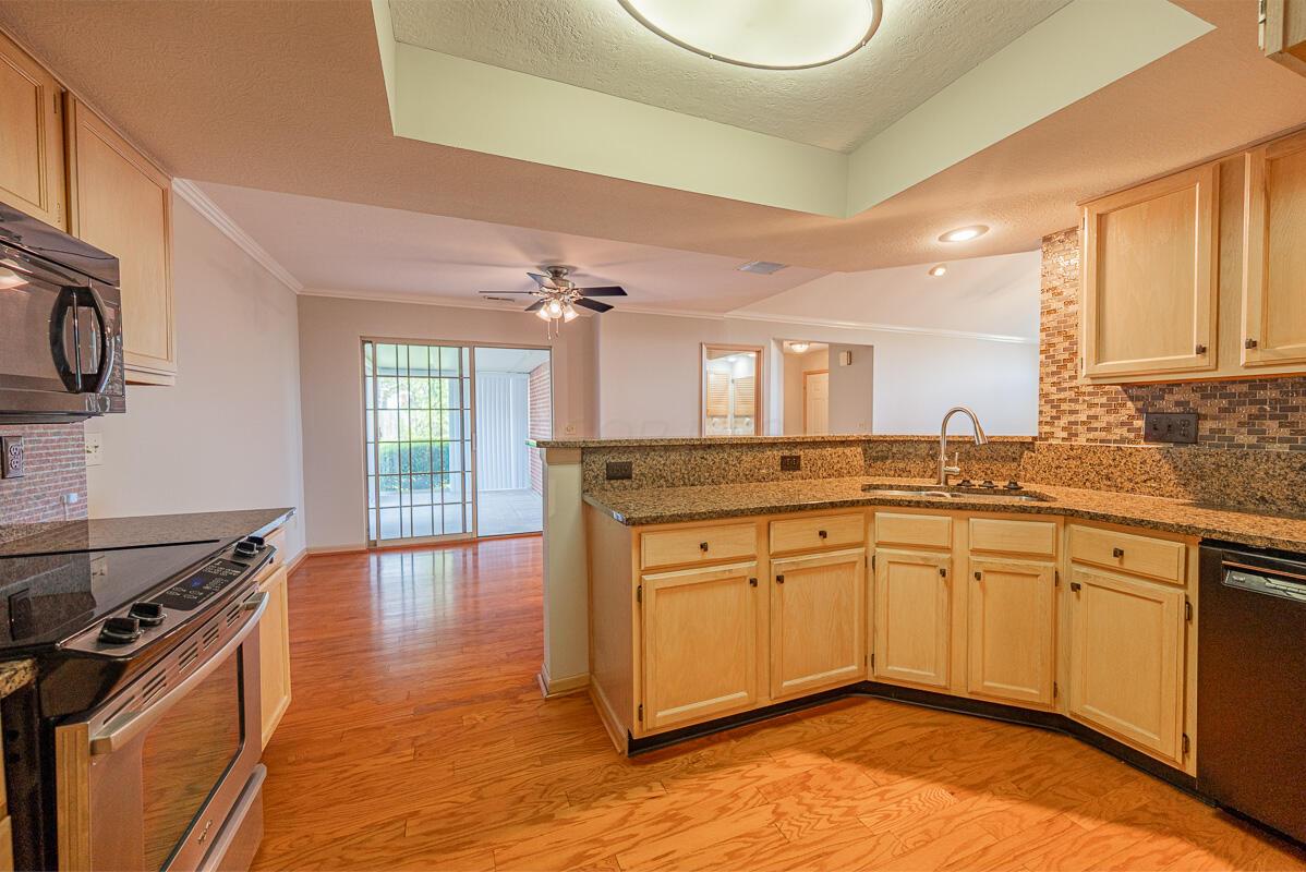 2390 Huntmaster Lane, Grove City, Ohio image 22