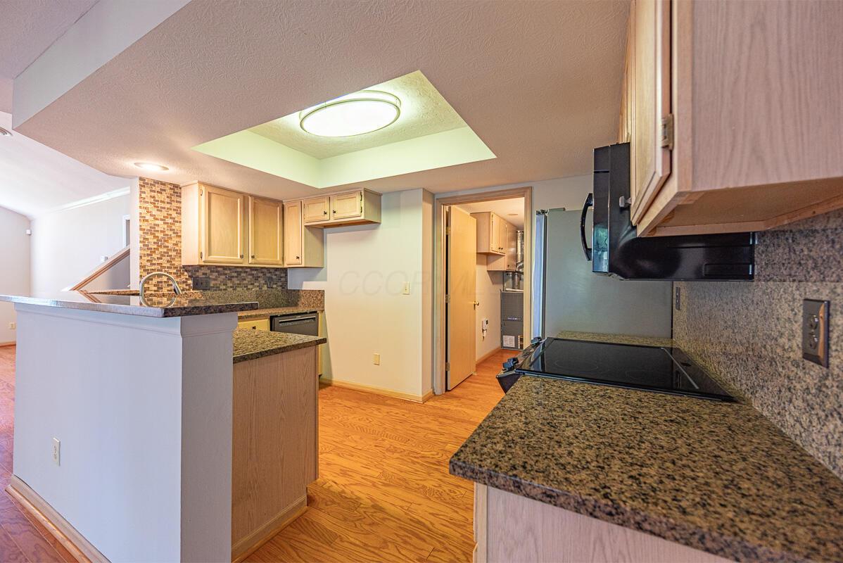 2390 Huntmaster Lane, Grove City, Ohio image 20